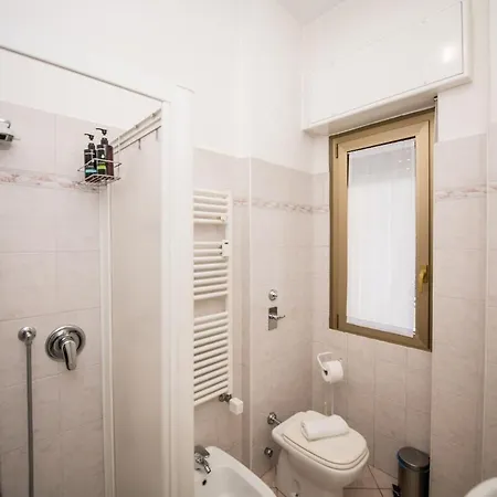 Metro 4 - Grazioso Bilocale Accogliente Apartman *